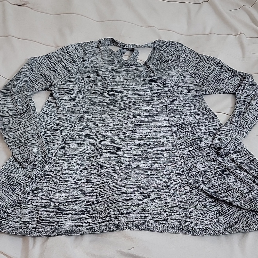 A Pea In The Pod Maternity Criss Cross Back Sweater size Medium Super Cute